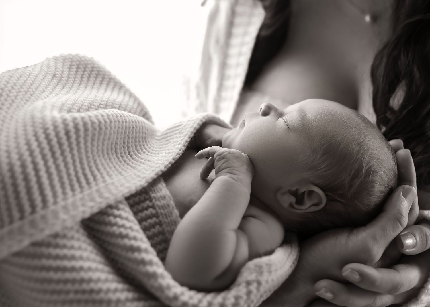 Lifestyle Newborn photoshoot in Central Illinois
