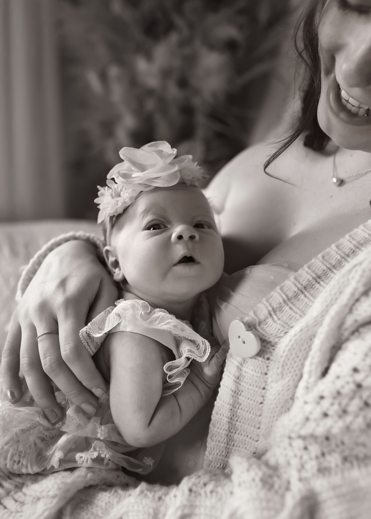 Lifestyle Newborn photoshoot in Central Illinois