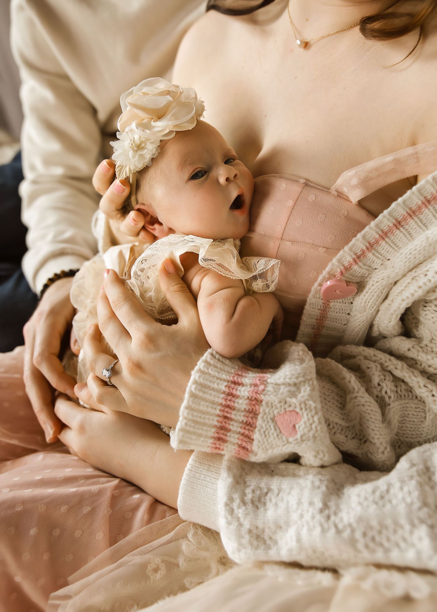 Lifestyle Newborn photoshoot in Central Illinois