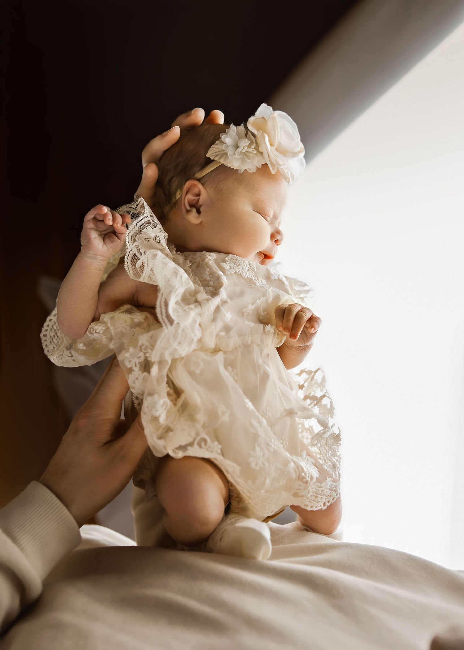 Lifestyle Newborn photoshoot in Central Illinois