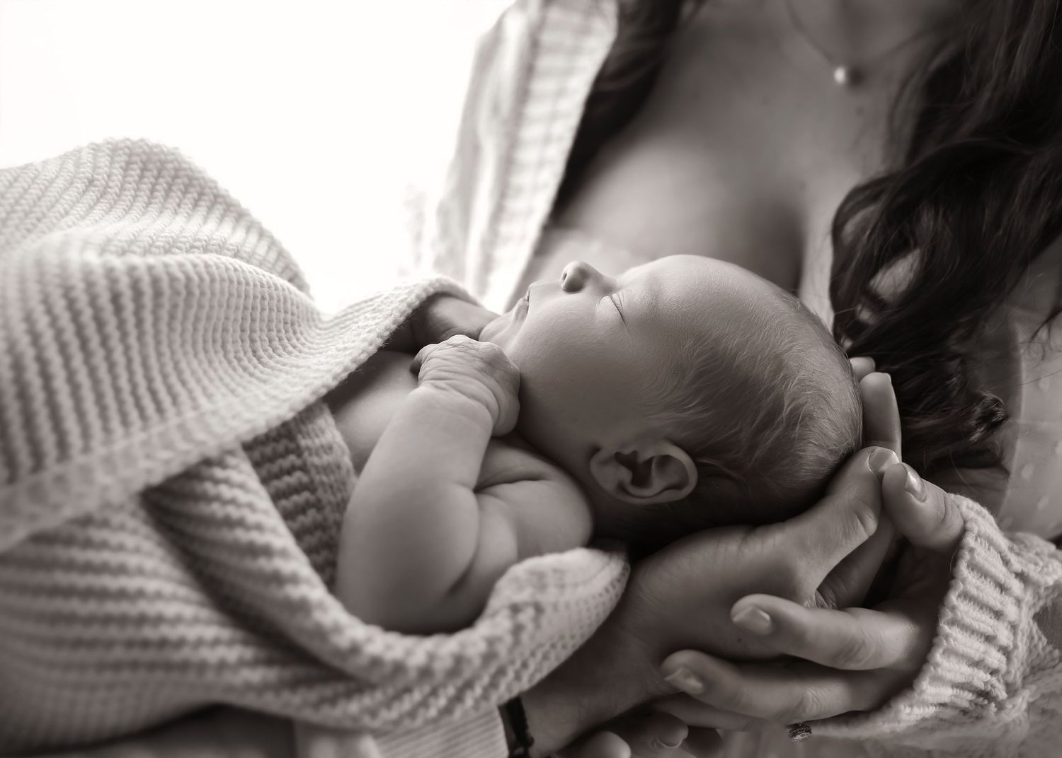 Lifestyle Newborn photoshoot in Central Illinois