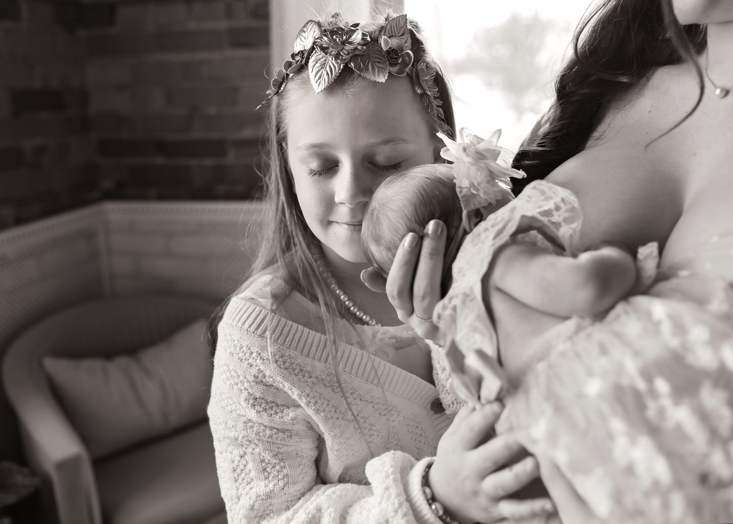 Lifestyle Newborn photoshoot in Central Illinois