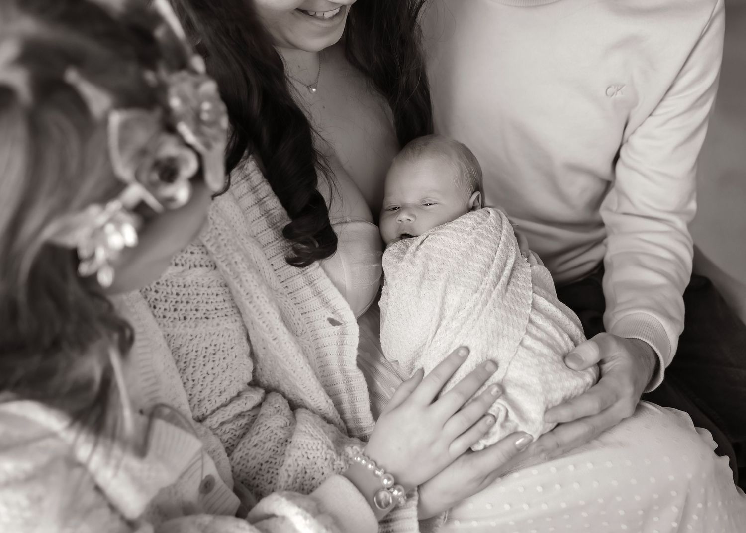 Lifestyle Newborn photoshoot in Central Illinois