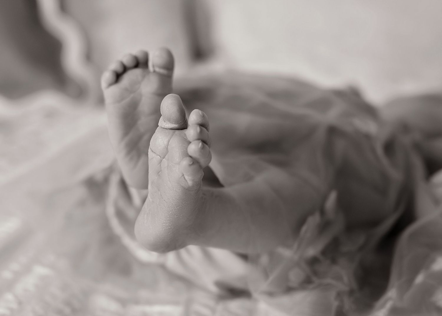 Lifestyle Newborn photoshoot in Central Illinois