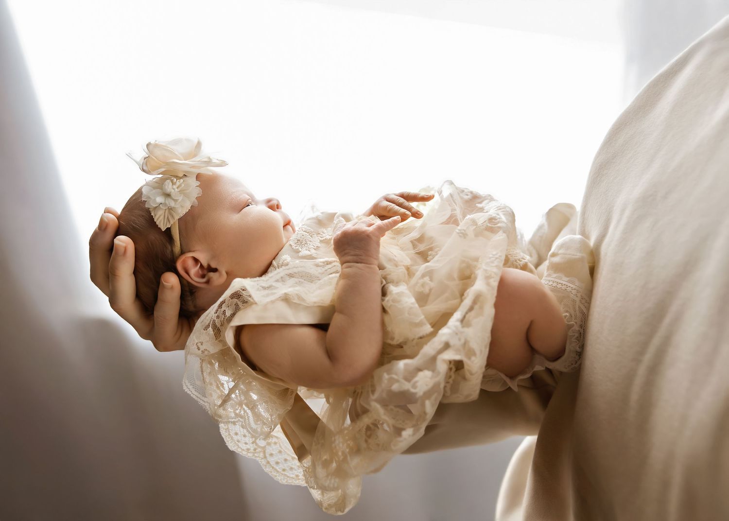 Lifestyle Newborn photoshoot in Central Illinois