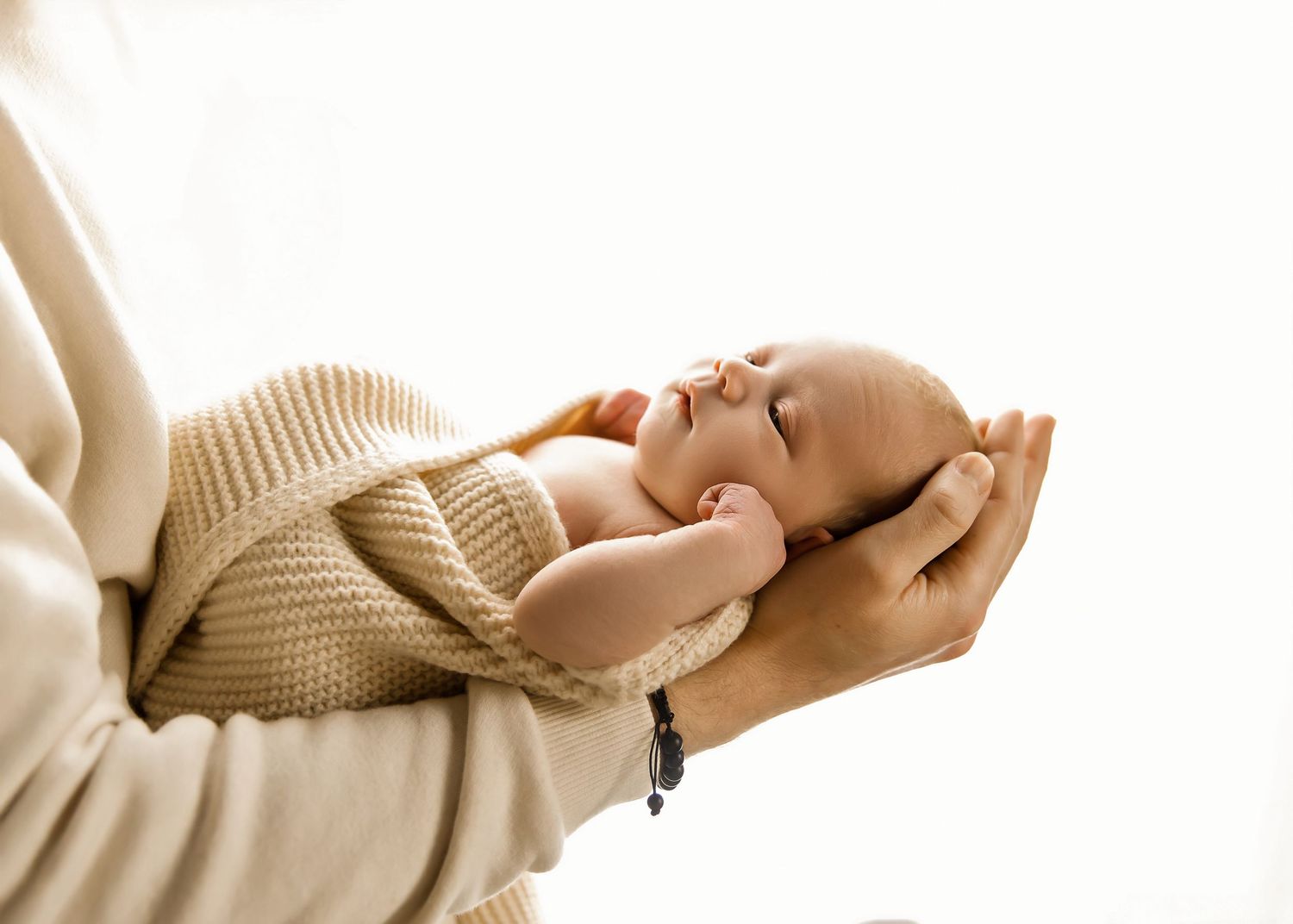 Lifestyle Newborn photoshoot in Central Illinois