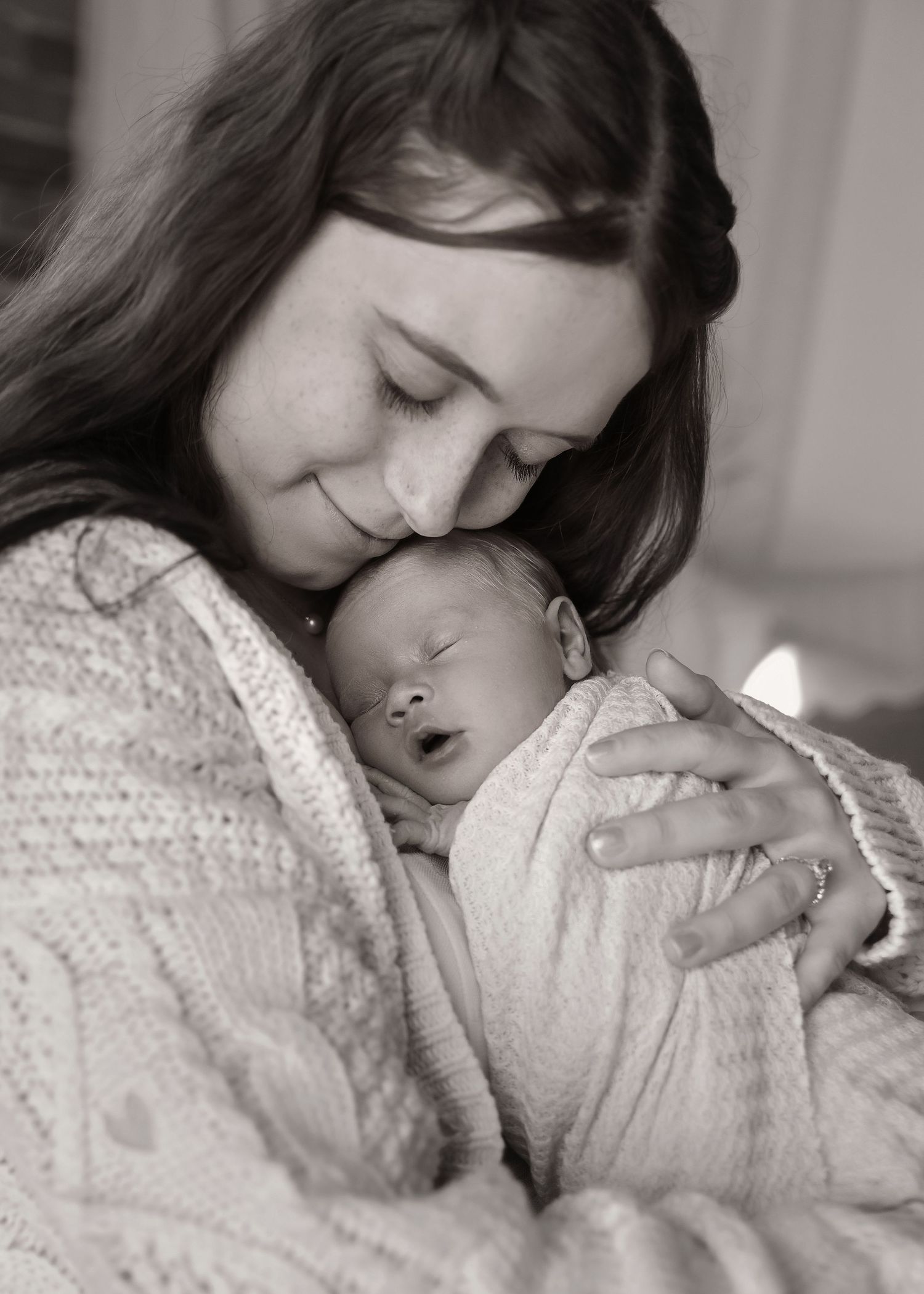 Lifestyle Newborn photoshoot in Central Illinois