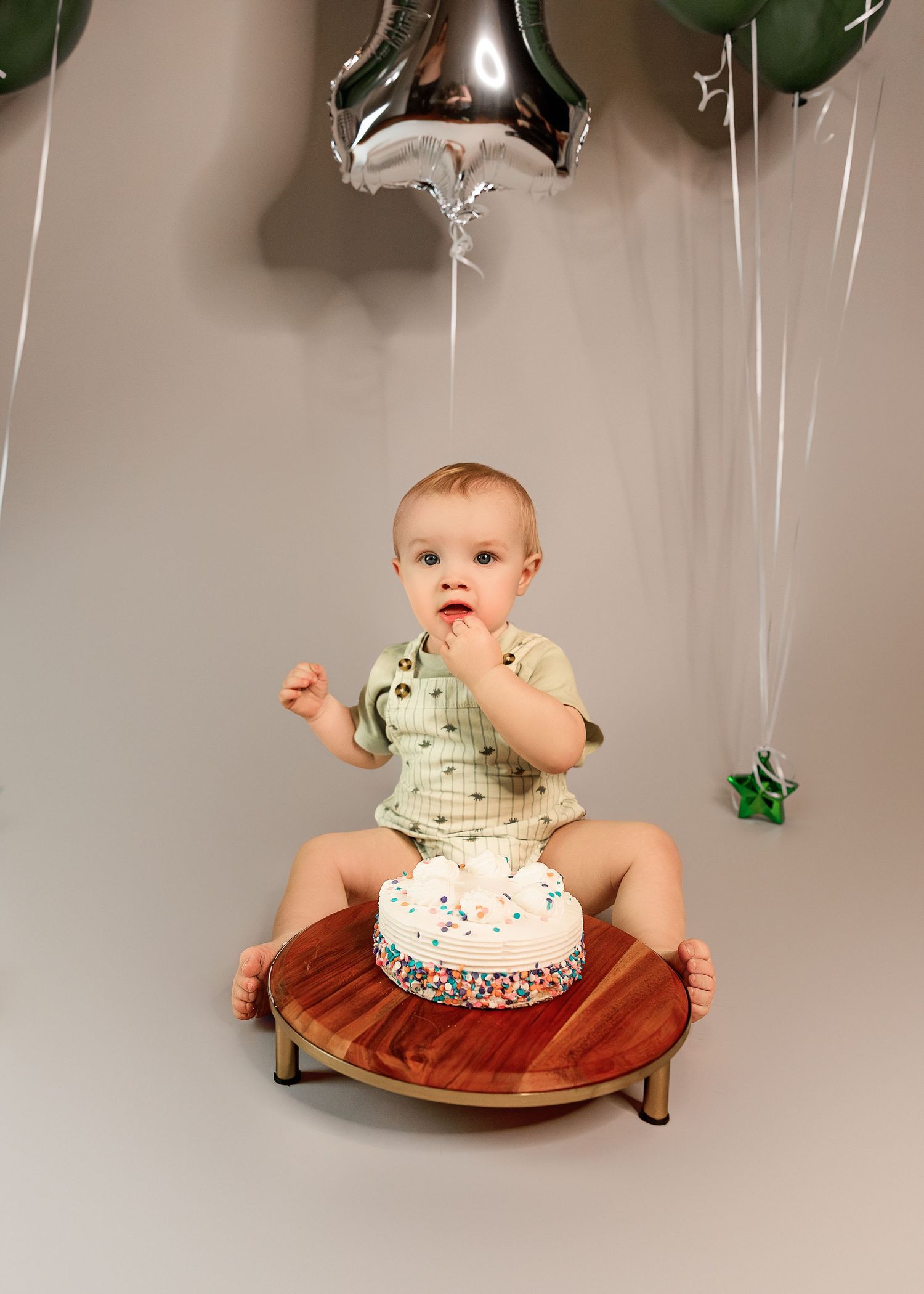 Cake Smash Session in-studio in Peoria, IL