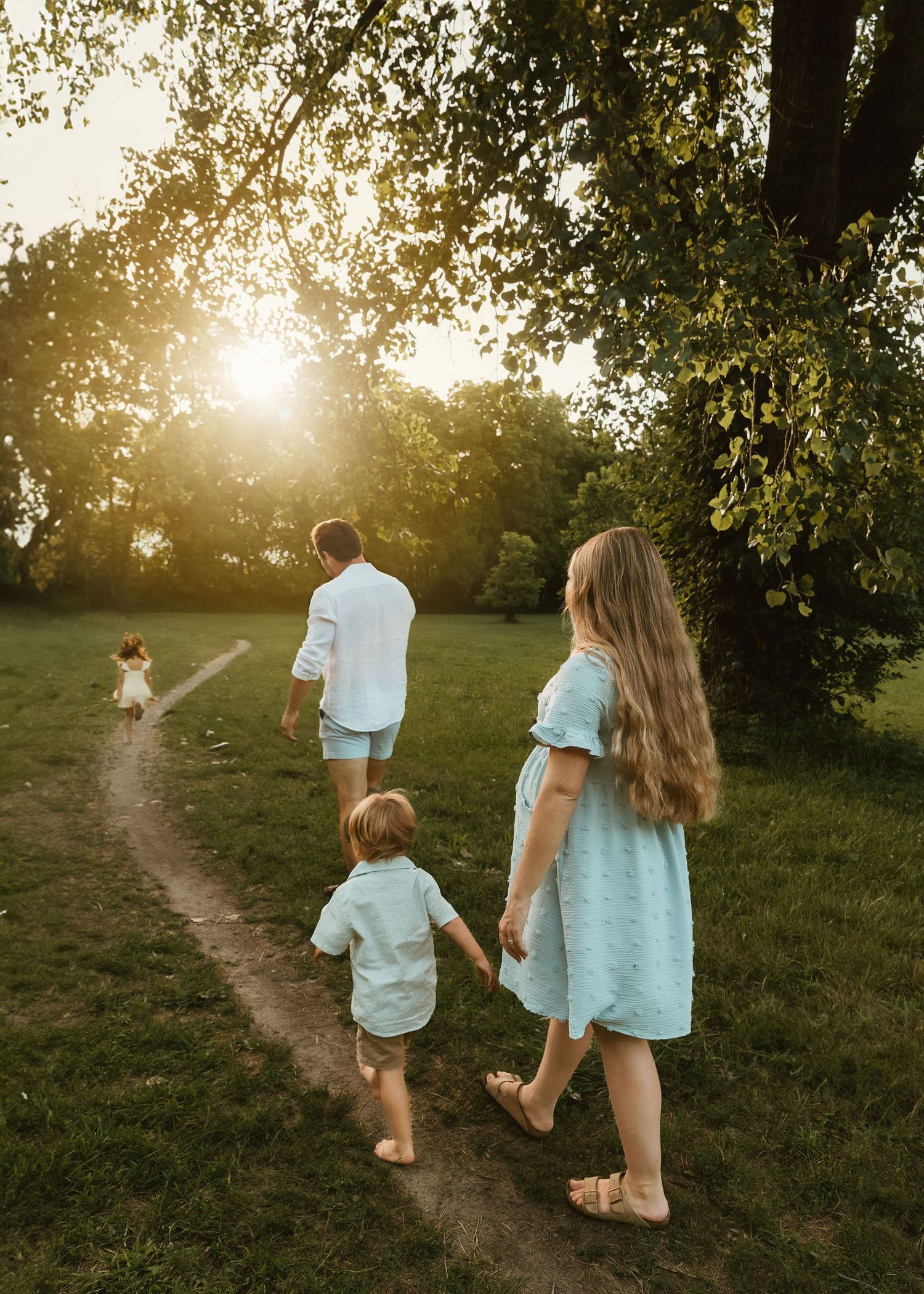Family maternity session at Farmdale Reservoir during golden hour