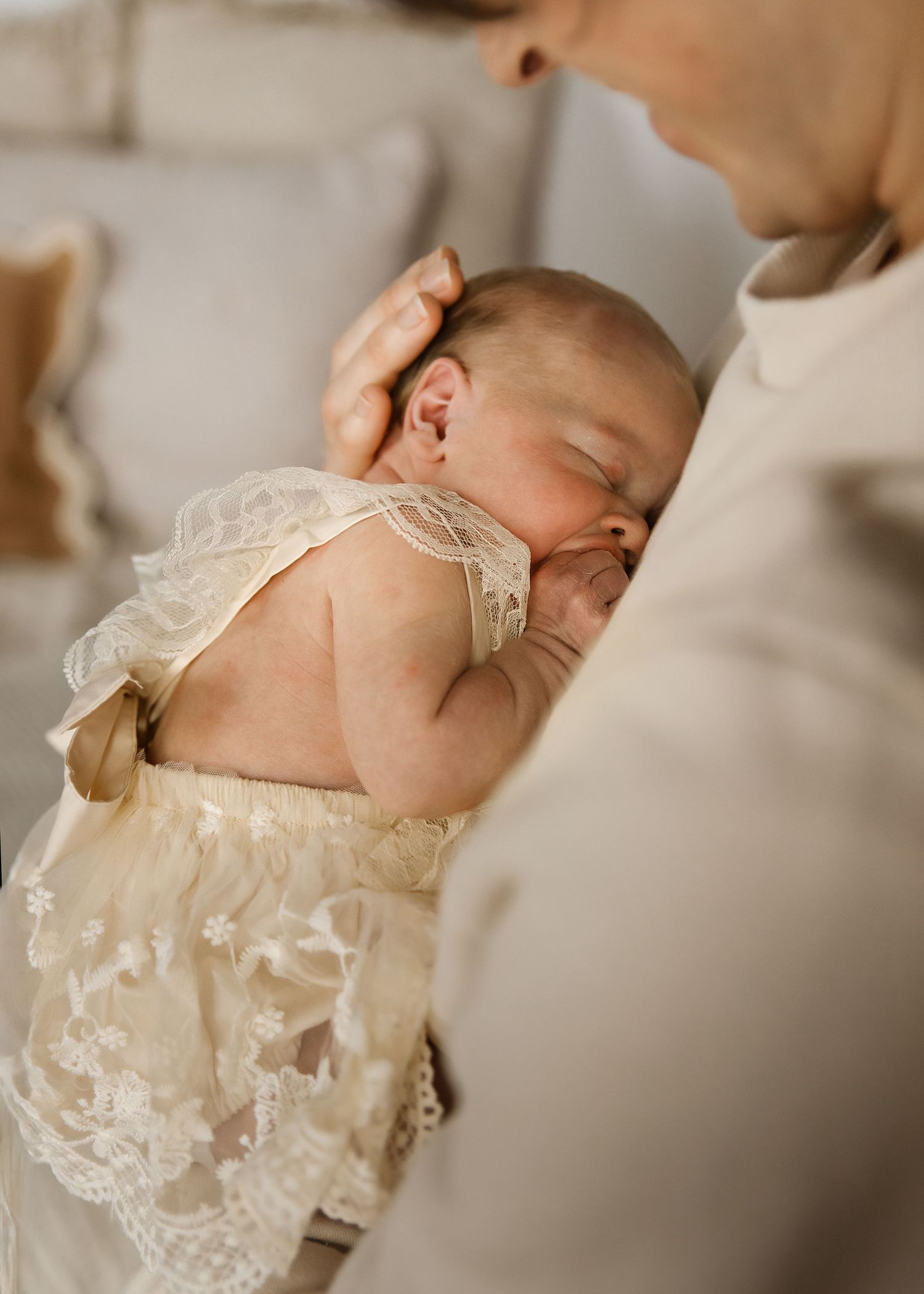 Lifestyle Newborn photoshoot in Central Illinois