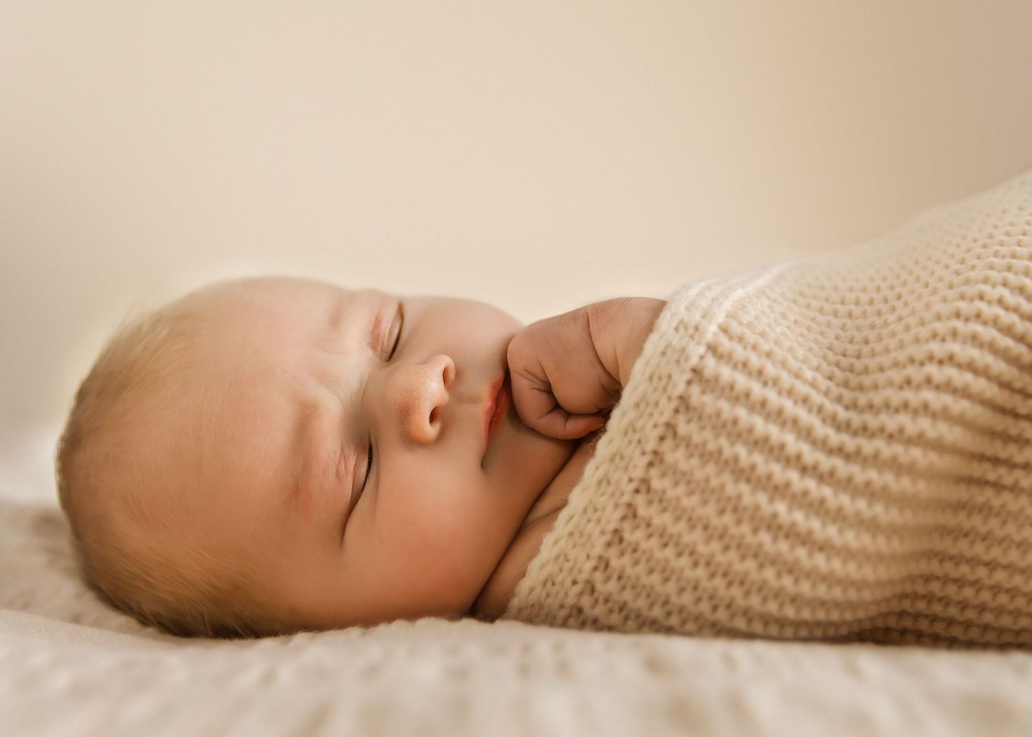 Lifestyle Newborn photoshoot in Central Illinois