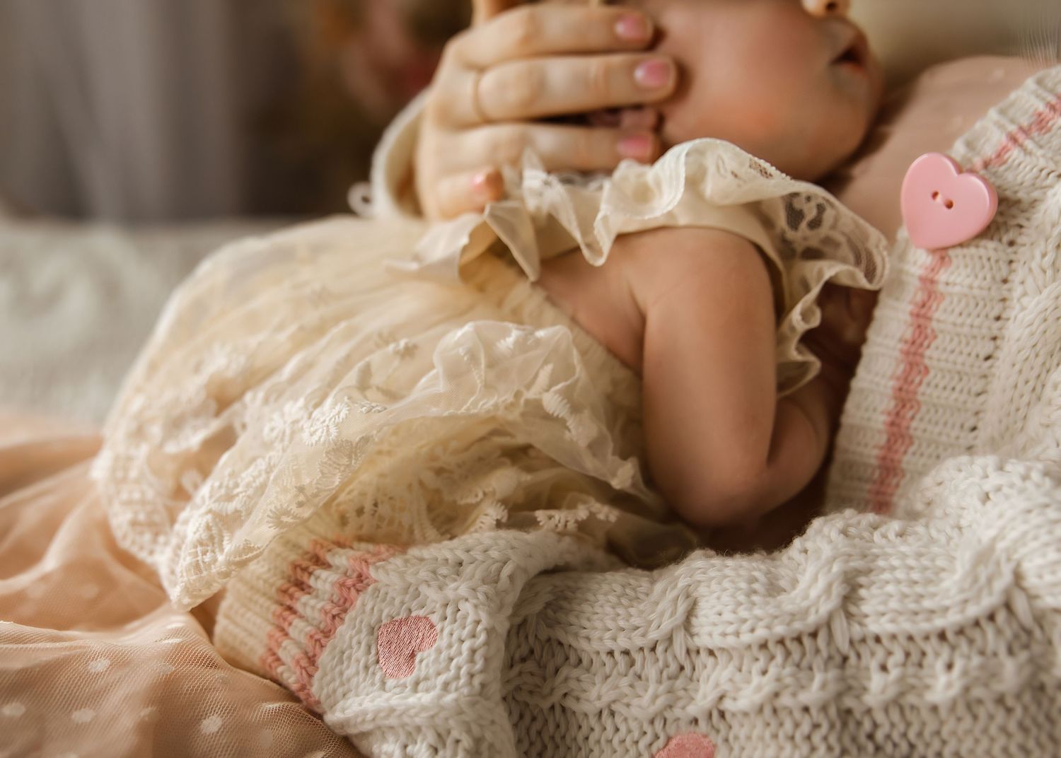 Lifestyle Newborn photoshoot in Central Illinois