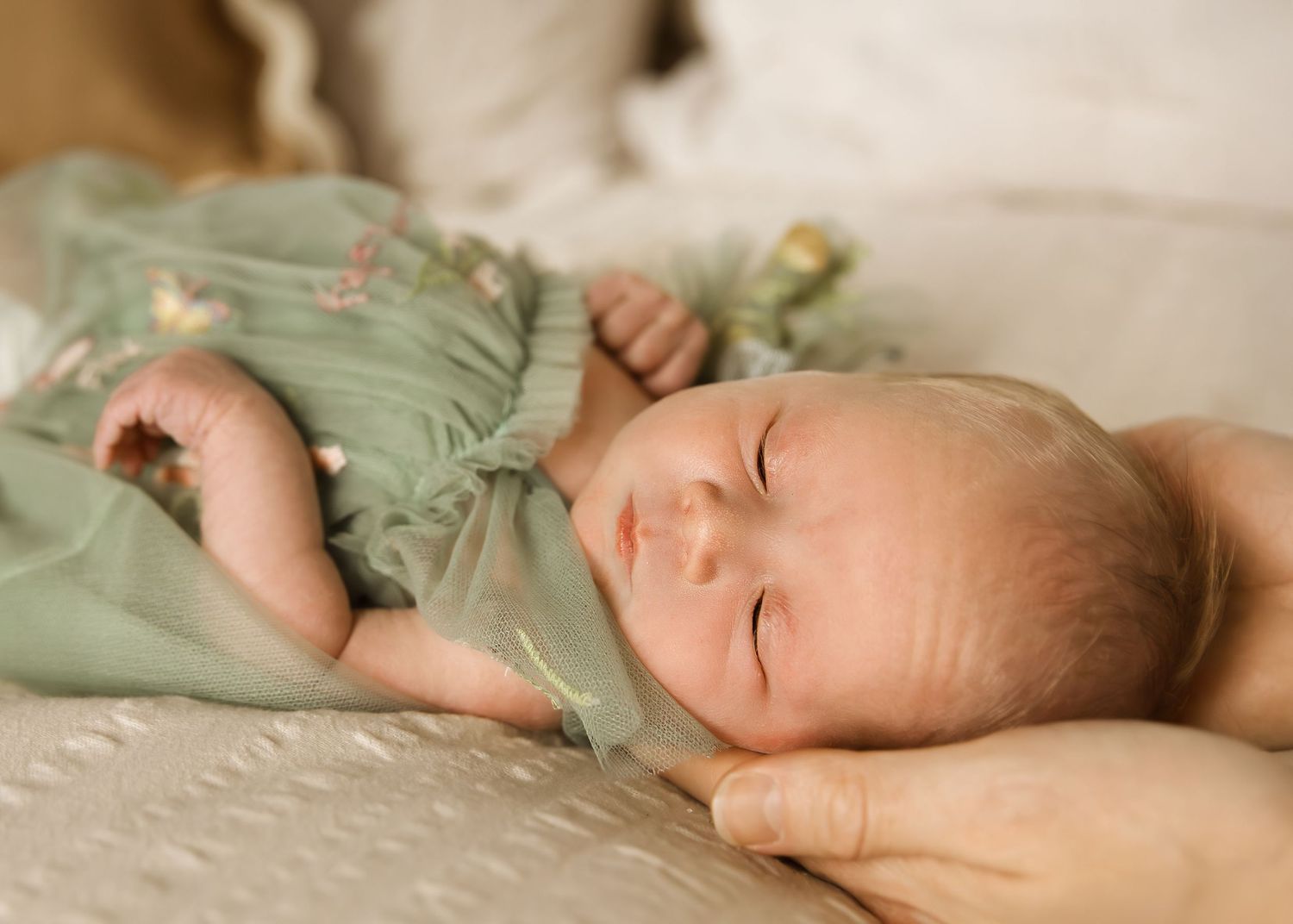 Lifestyle Newborn photoshoot in Central Illinois
