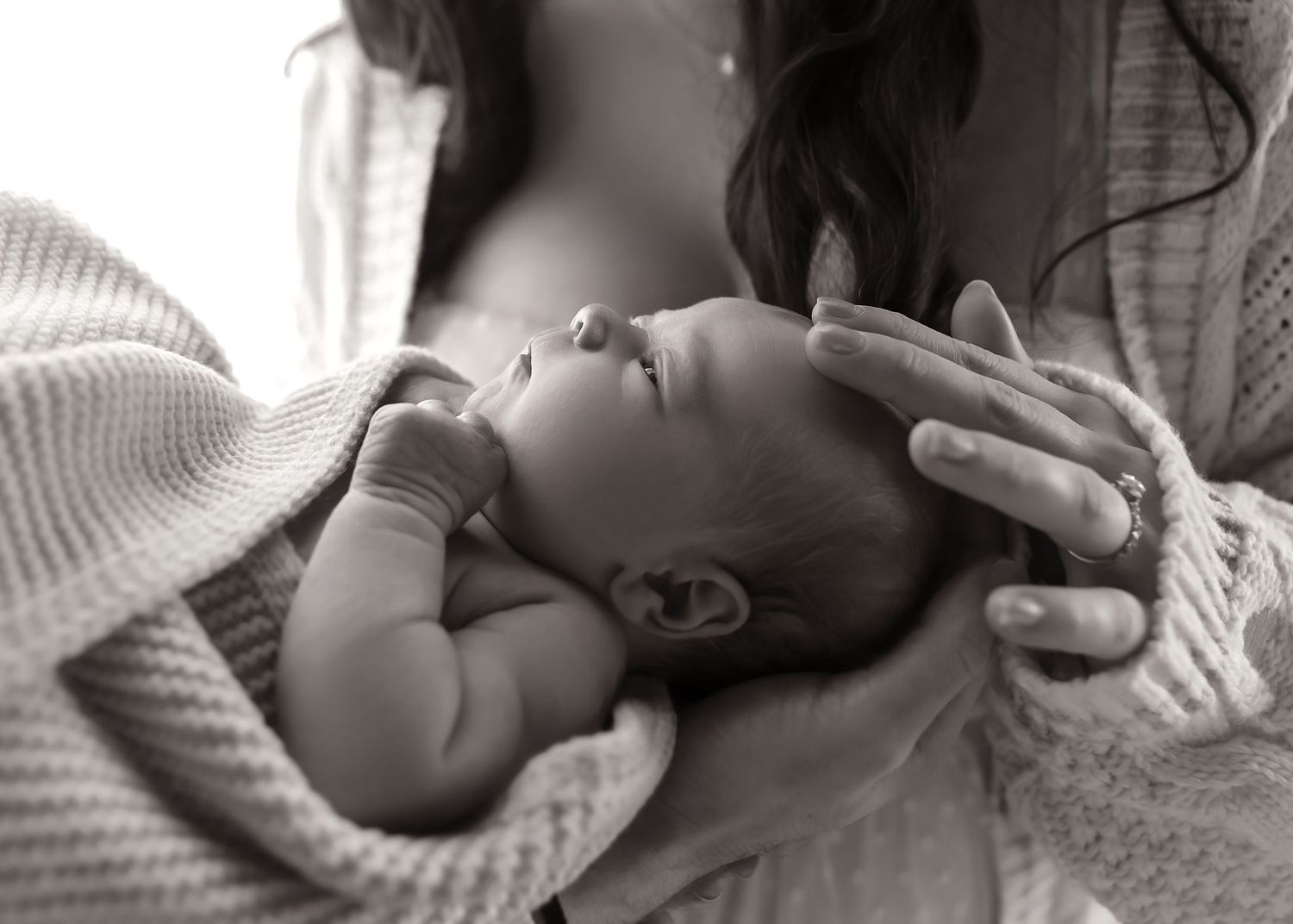 Lifestyle Newborn photoshoot in Central Illinois