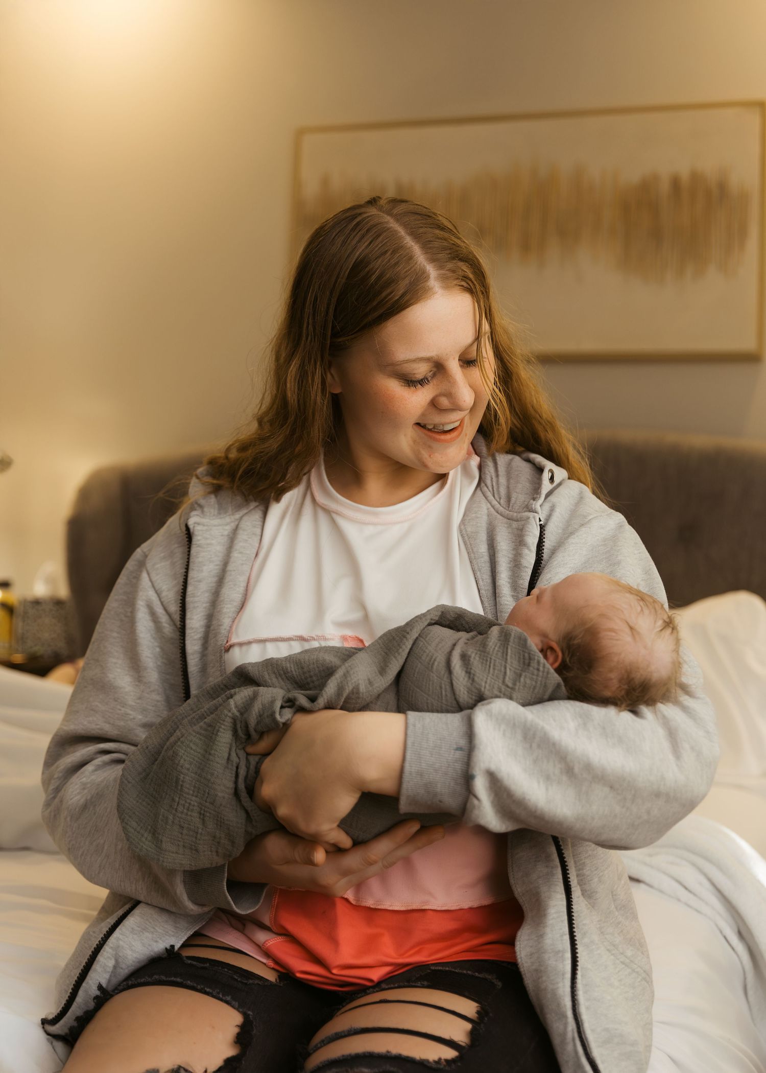 Birth Photography with auntie in Bloomington, IL