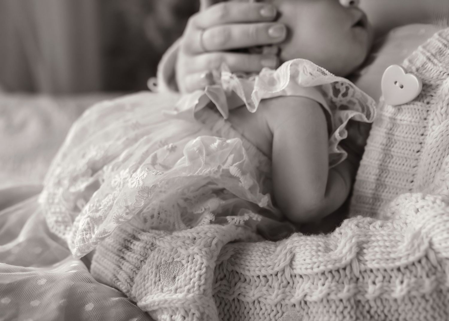 Lifestyle Newborn photoshoot in Central Illinois