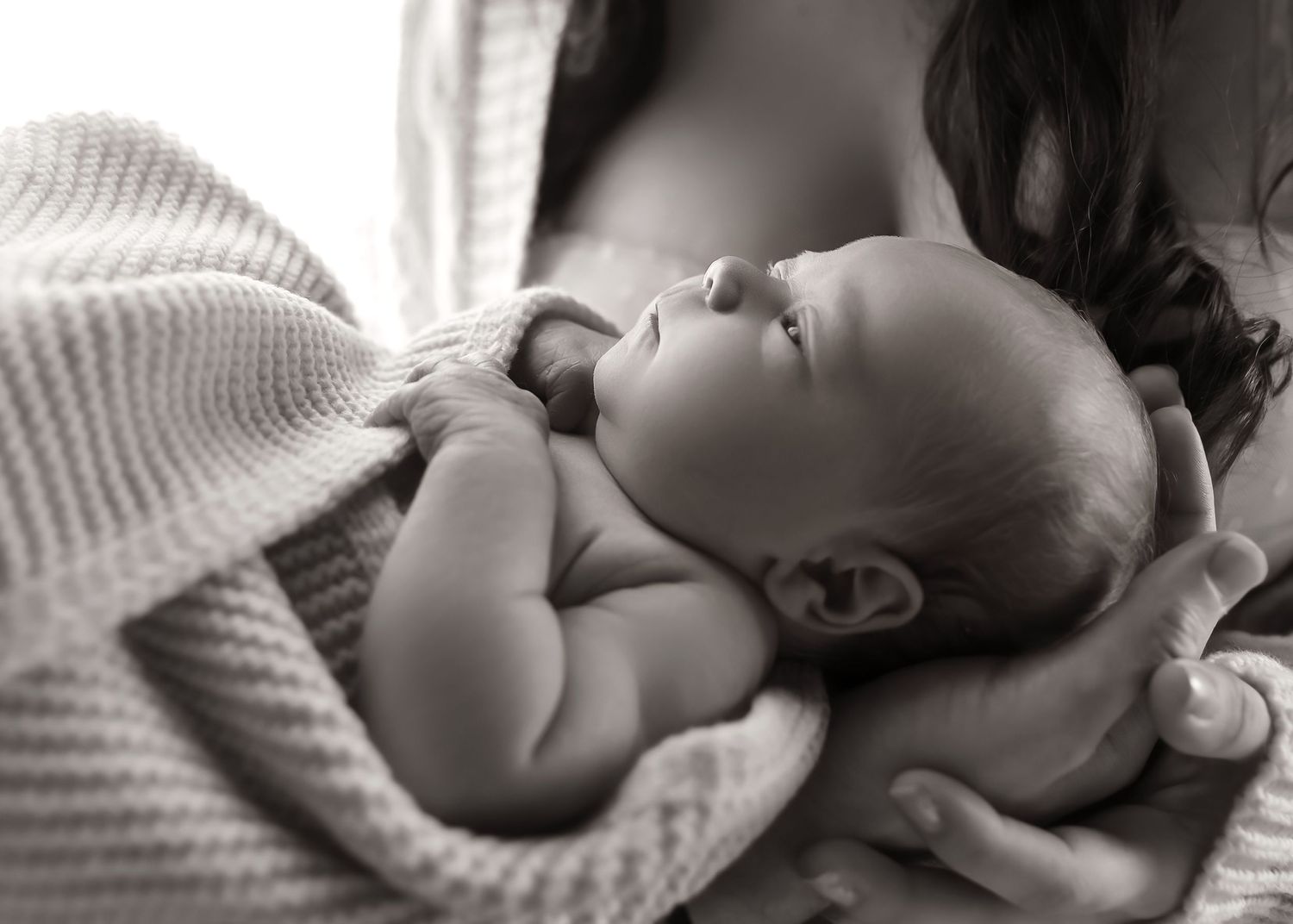 Lifestyle Newborn photoshoot in Central Illinois