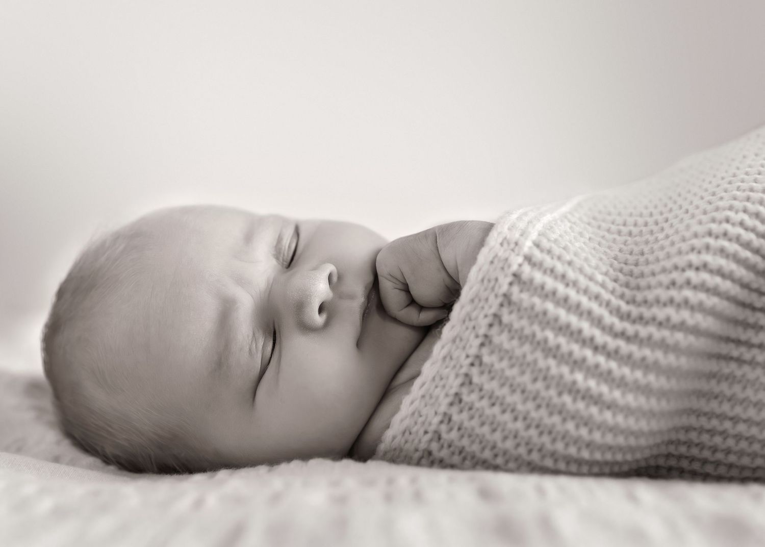 Lifestyle Newborn photoshoot in Central Illinois