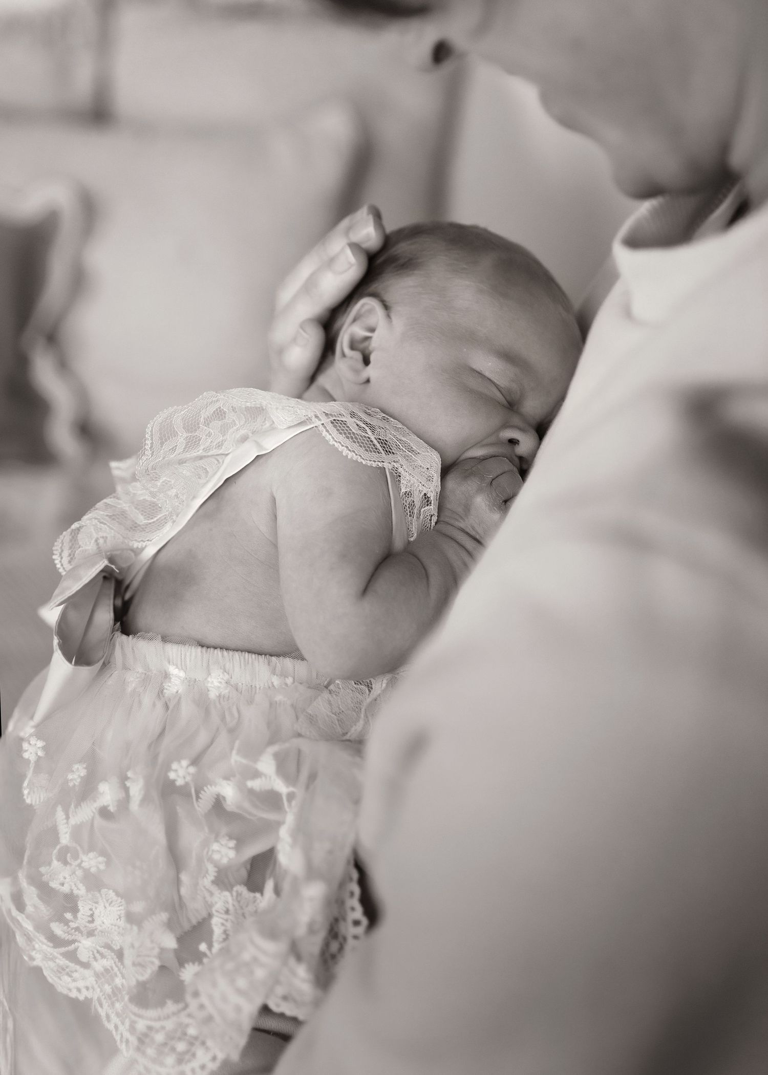 Lifestyle Newborn photoshoot in Central Illinois
