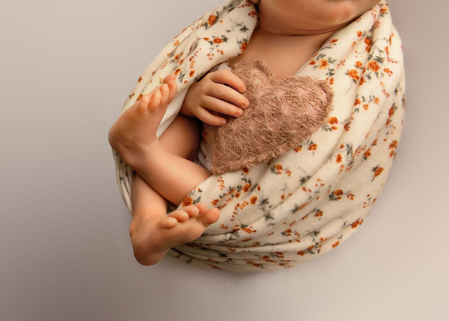 Posed Newborn Session in studio in Peoria, IL