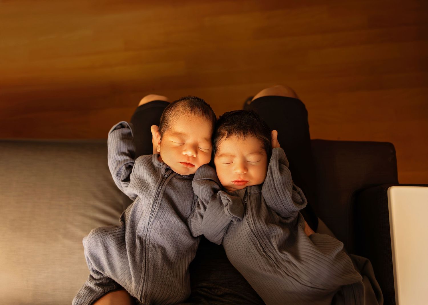 Chicago IL hospital fresh 48 session with twin boys in dad's lap