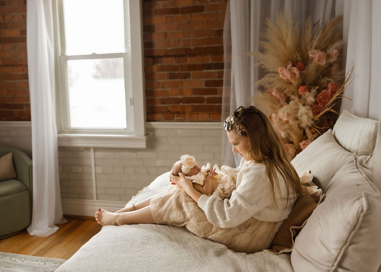 Lifestyle Newborn photoshoot in Central Illinois