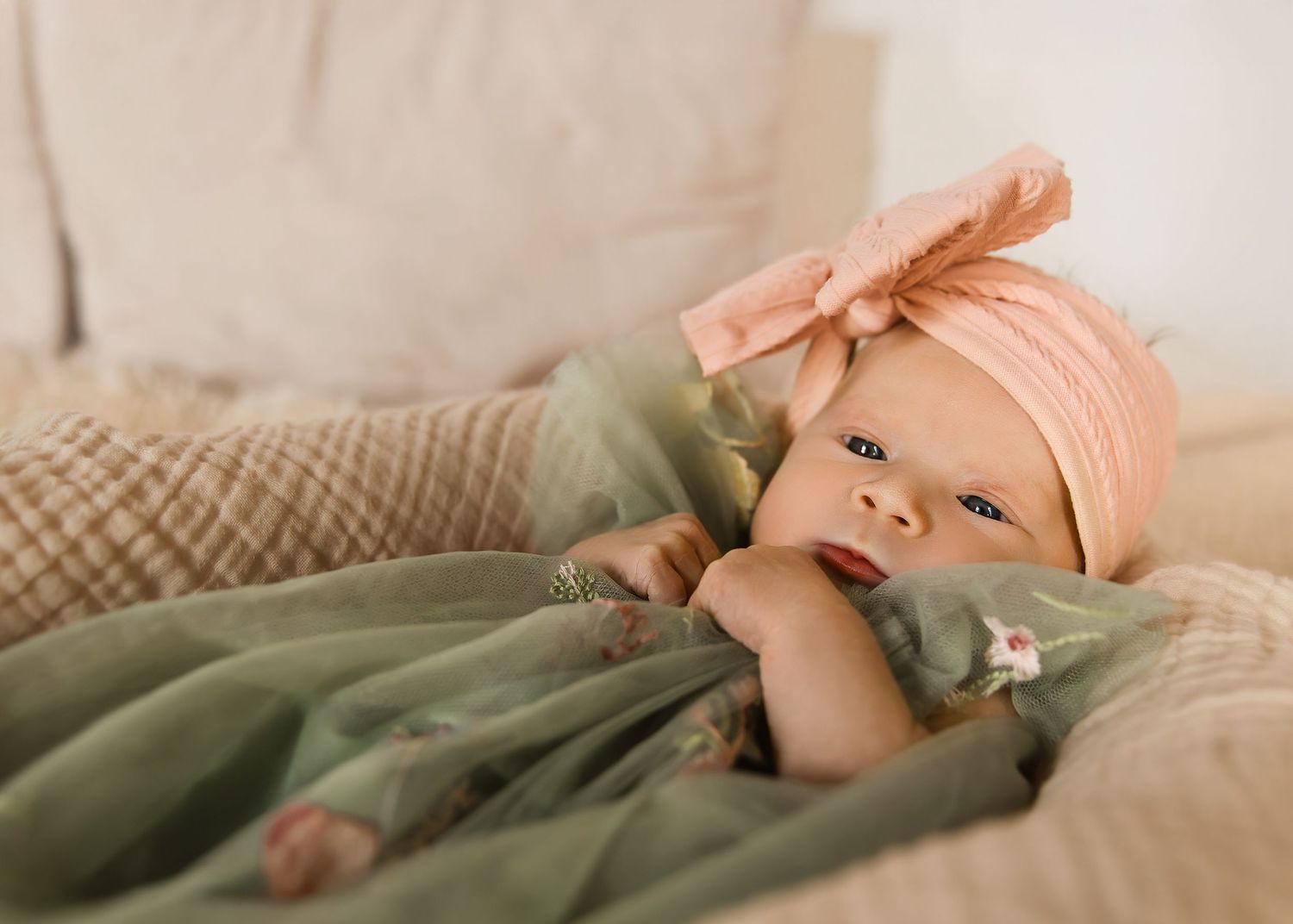 Lifestyle Newborn photoshoot in Central Illinois