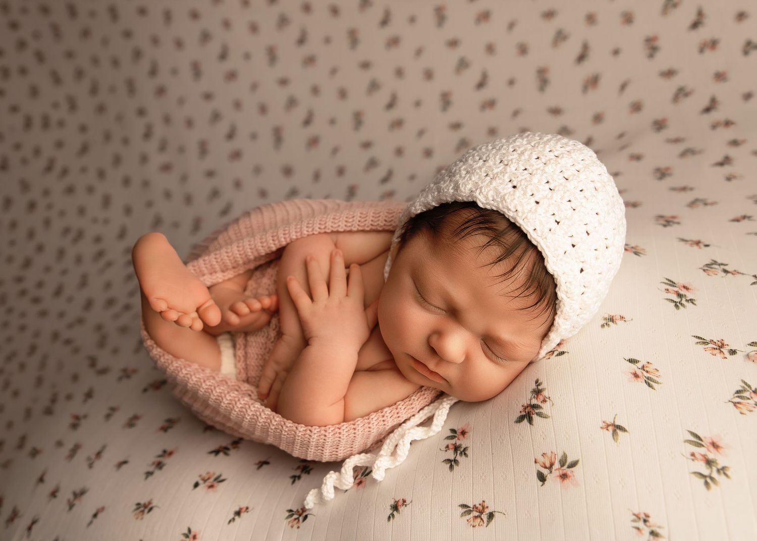Posed newborn session in studio in Peoria, IL