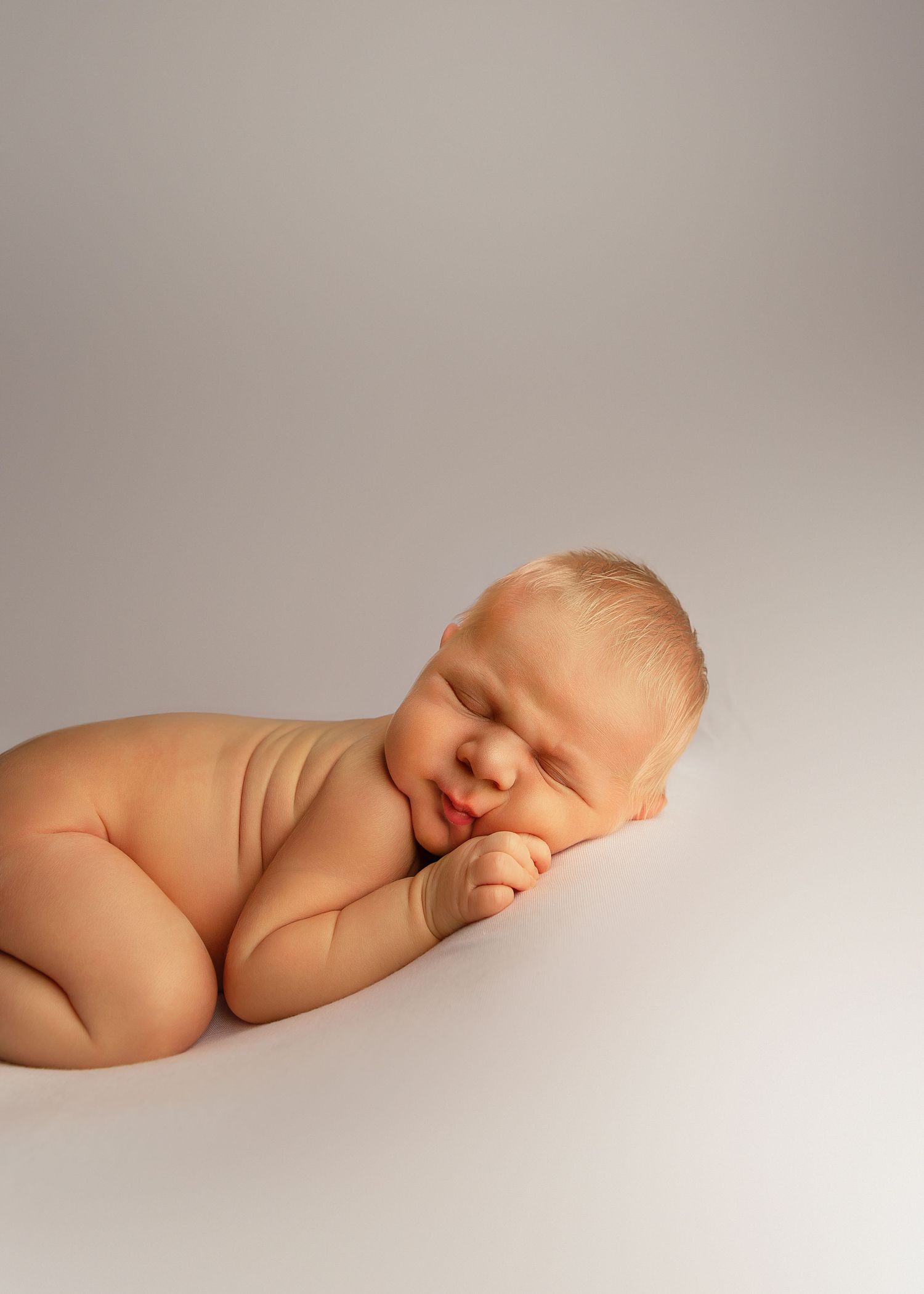 Posed Newborn Session in-studio in Peoria, IL