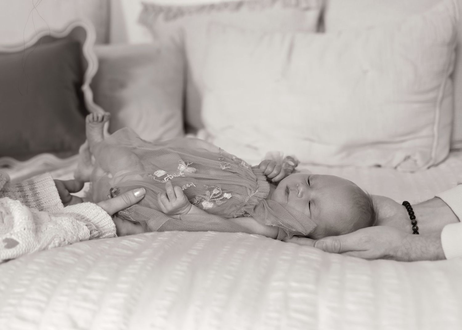 Lifestyle Newborn photoshoot in Central Illinois