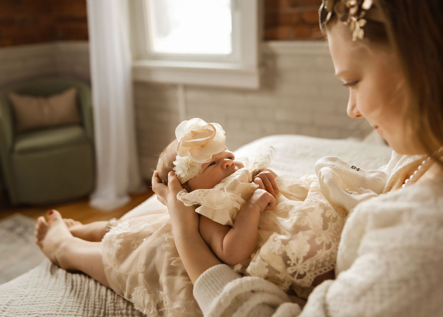 Lifestyle Newborn photoshoot in Central Illinois