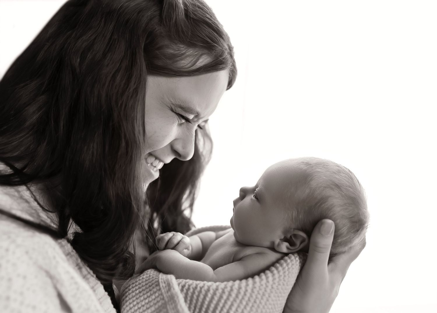 Lifestyle Newborn photoshoot in Central Illinois