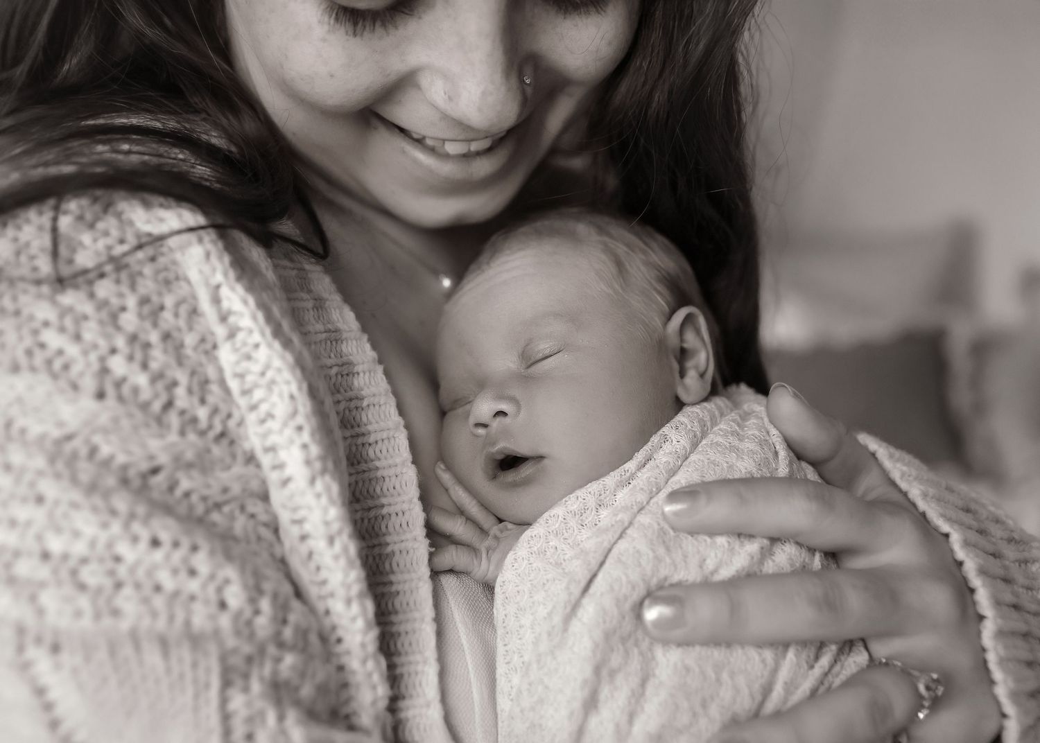 Lifestyle Newborn photoshoot in Central Illinois