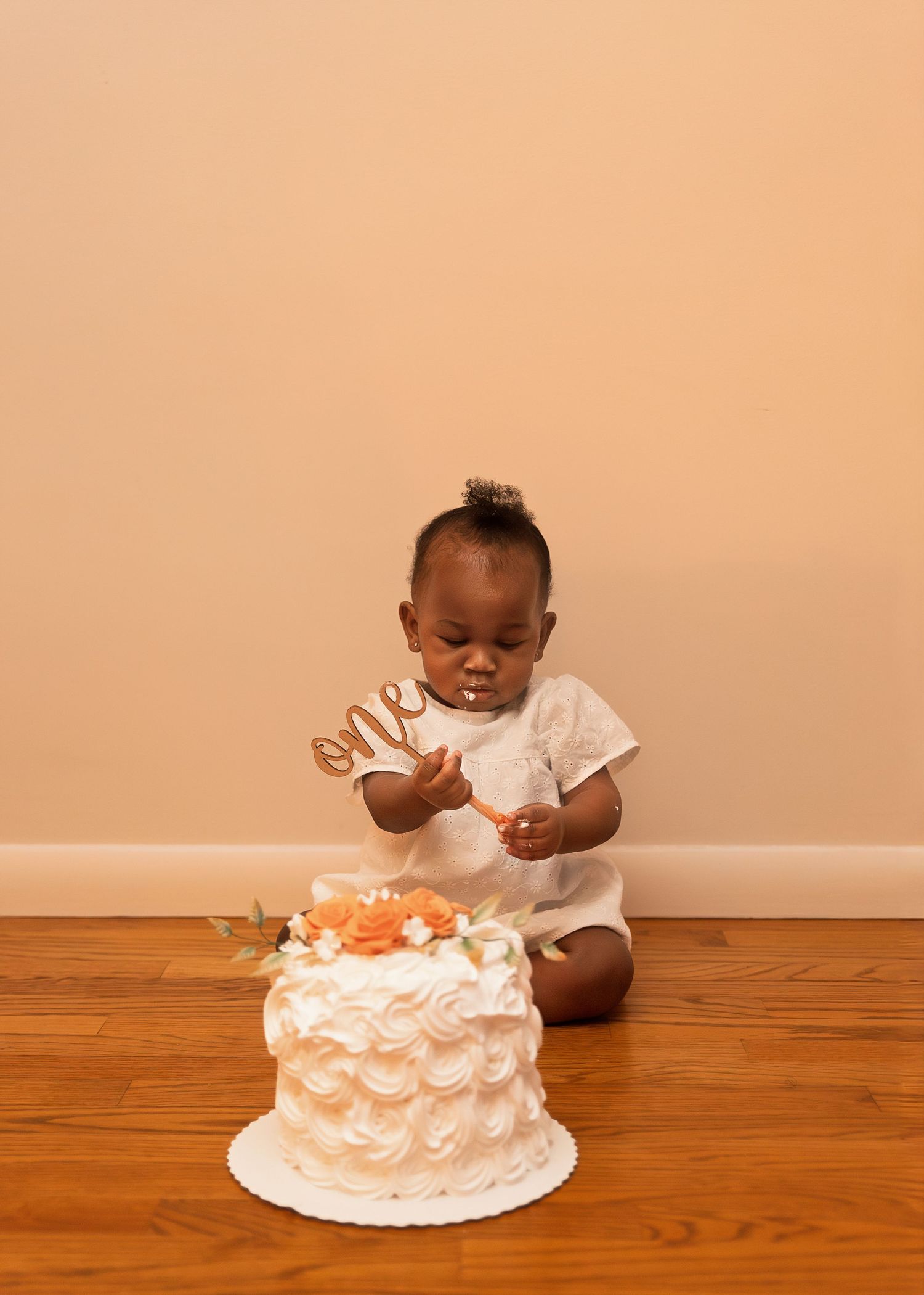 In-home cake smash session in Peoria, IL