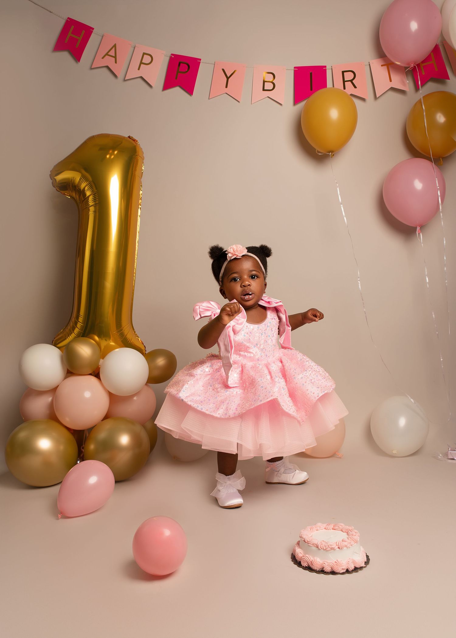 Cake Smash photo in studio in Peoria, IL