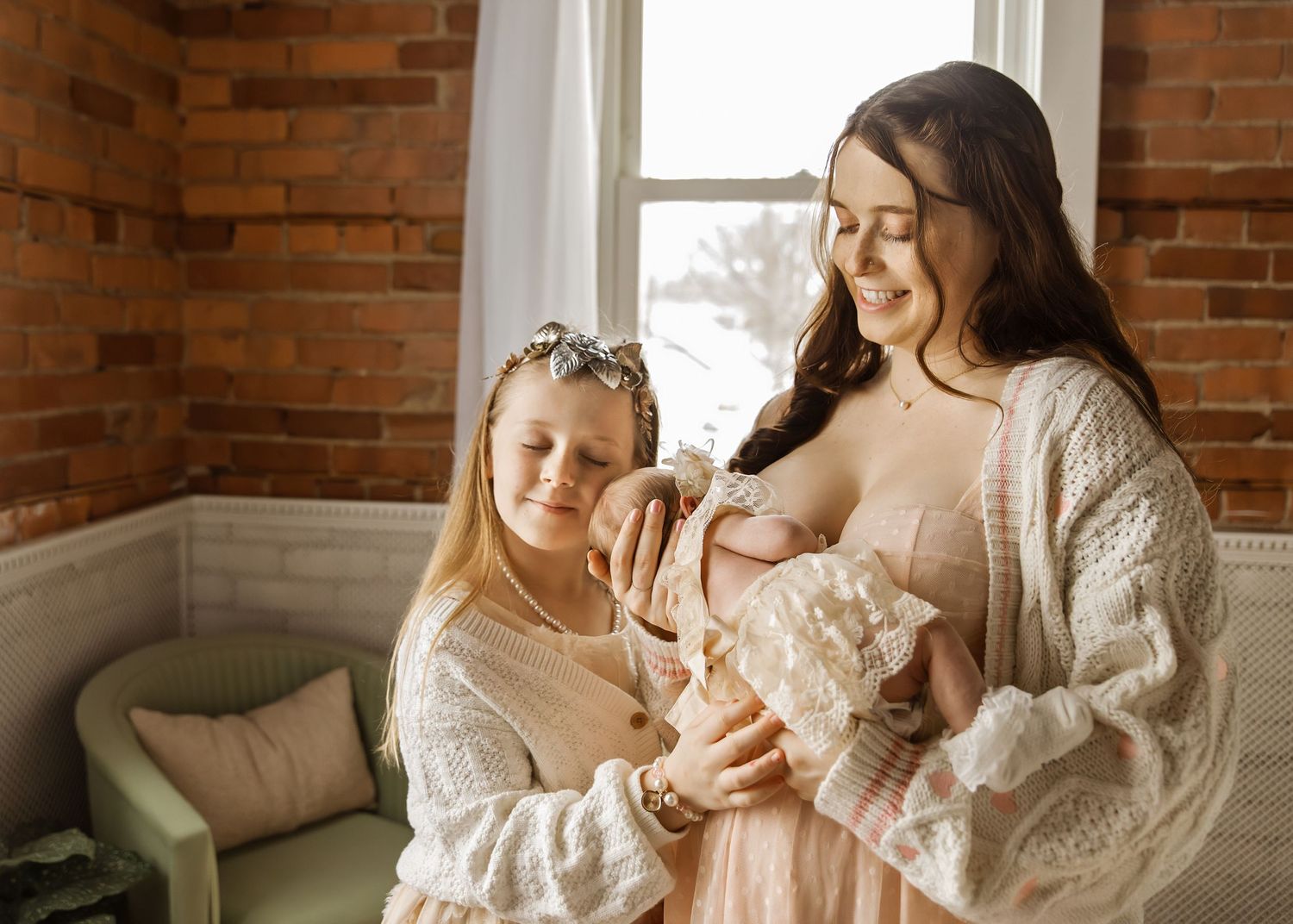 Lifestyle Newborn photoshoot in Central Illinois