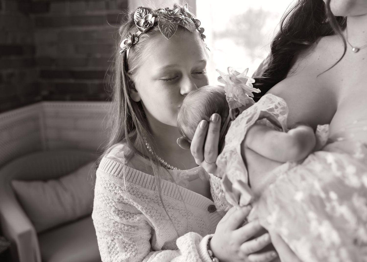 Lifestyle Newborn photoshoot in Central Illinois