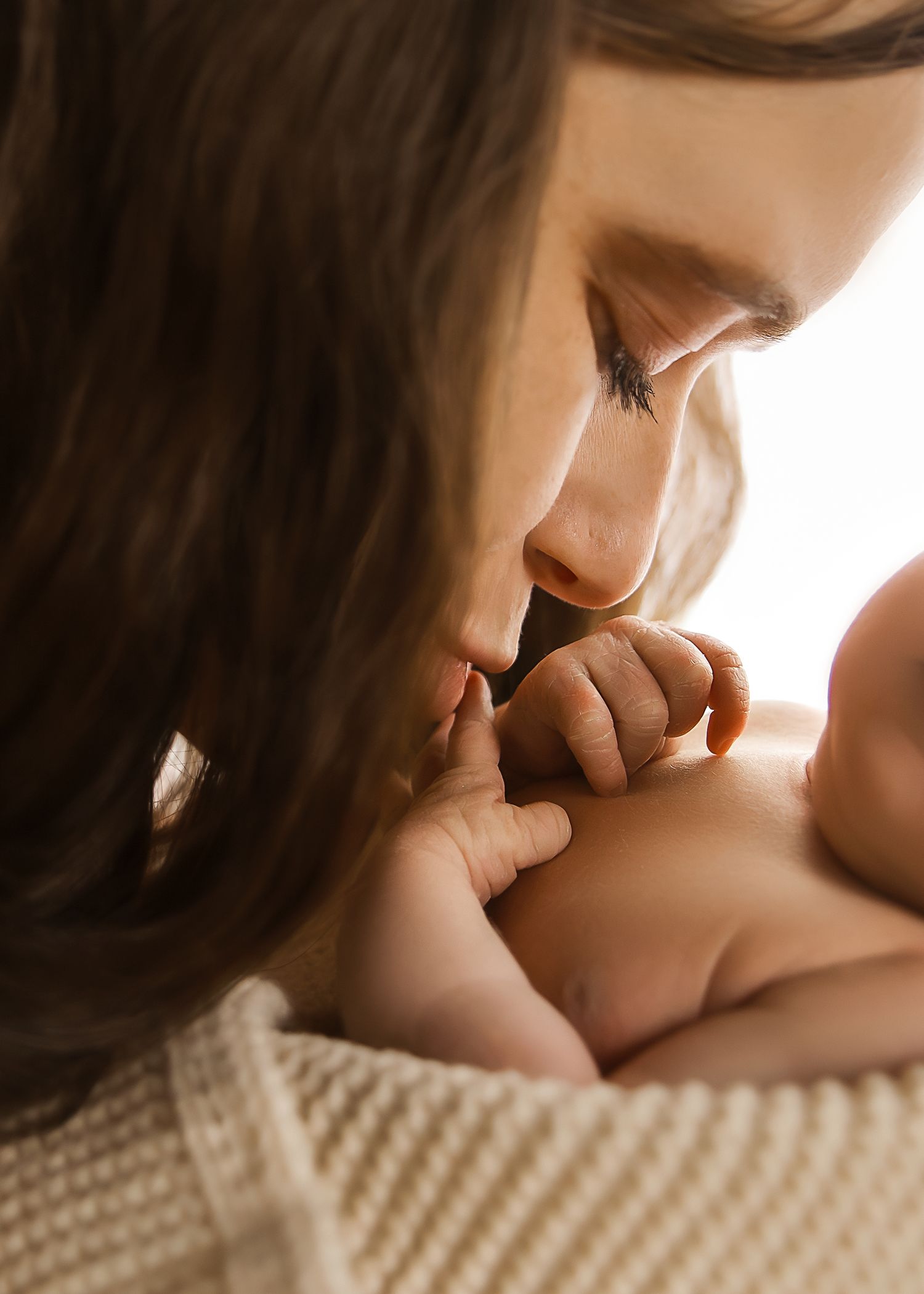 Lifestyle Newborn photoshoot in Central Illinois