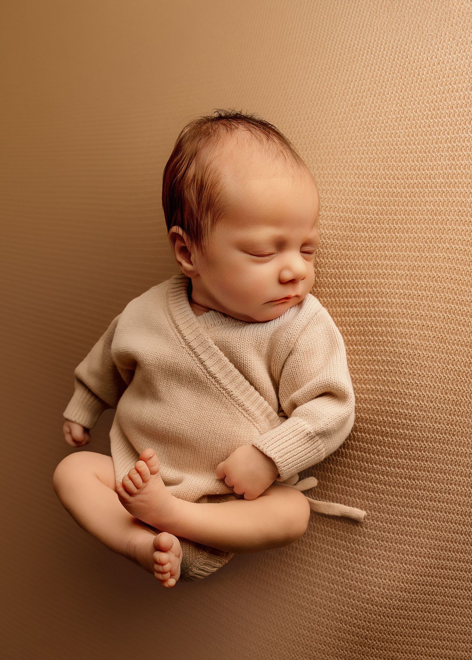 Posed Newborn Session in studio in Peoria, IL