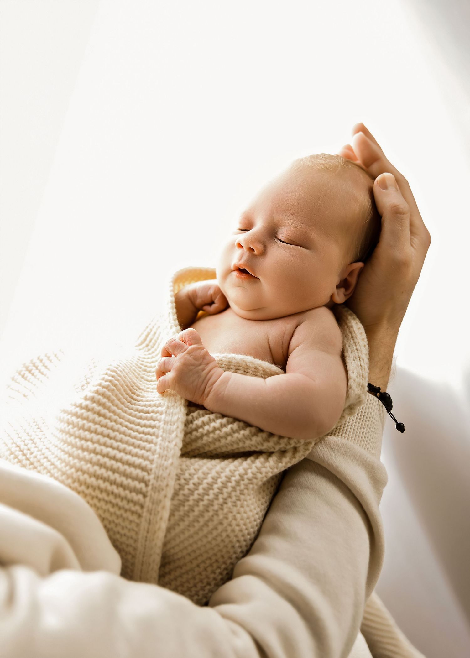 Lifestyle Newborn photoshoot in Central Illinois