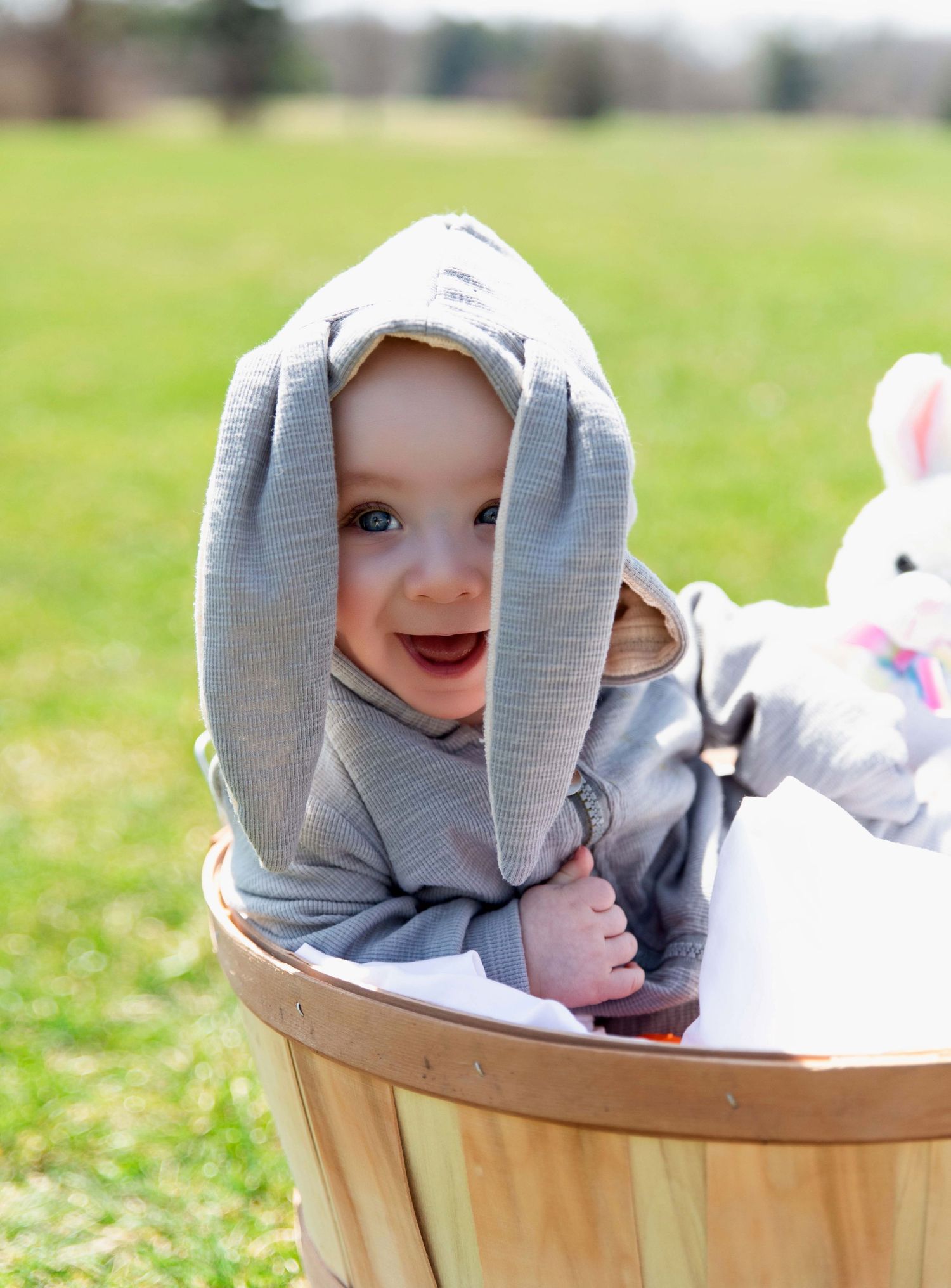 Easter themed 3 month milestone Family portrait session at Donovan Park in Peoria, IL