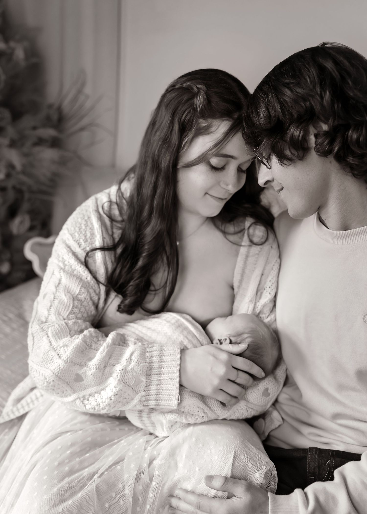 Lifestyle Newborn photoshoot in Central Illinois