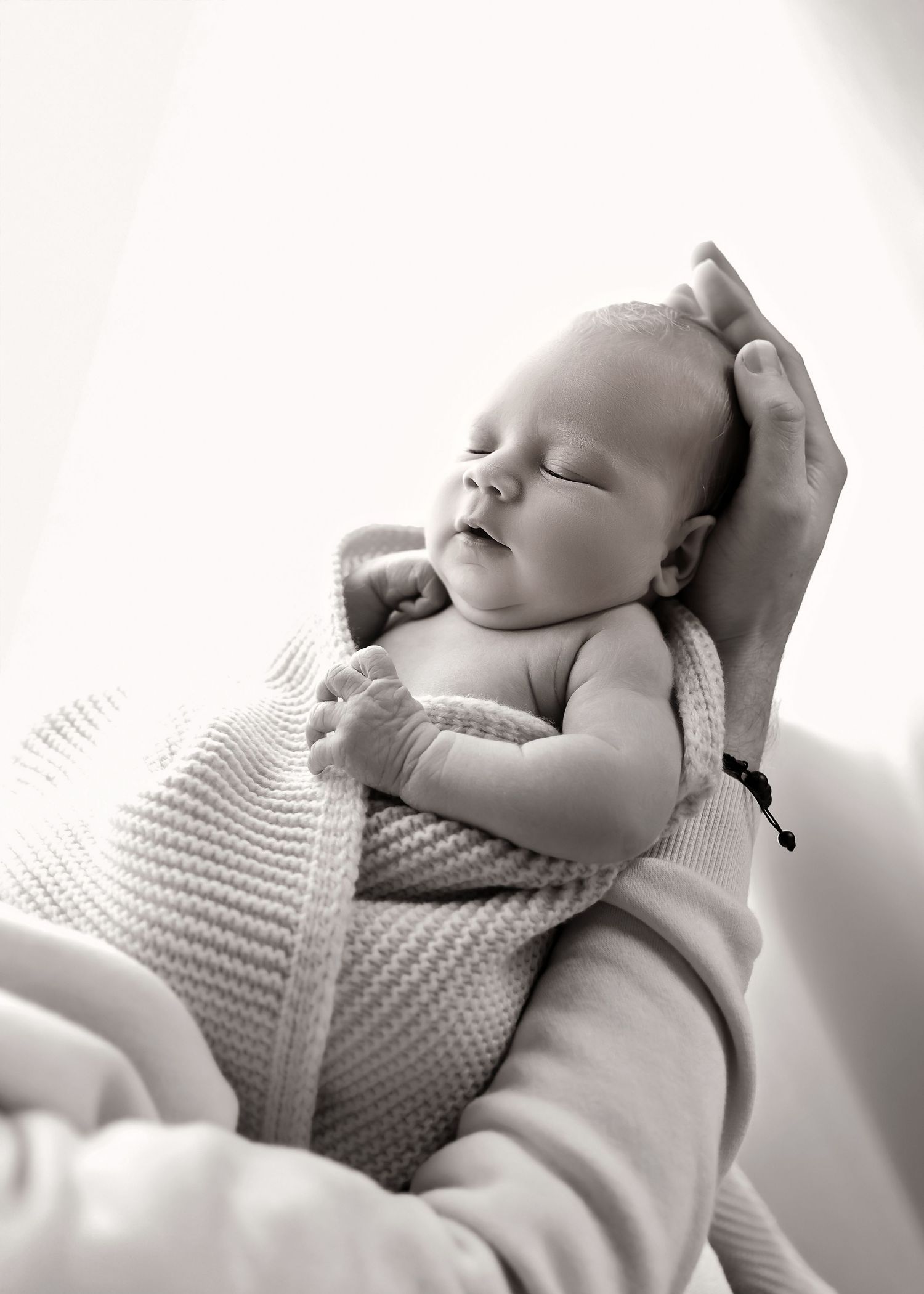 Lifestyle Newborn photoshoot in Central Illinois