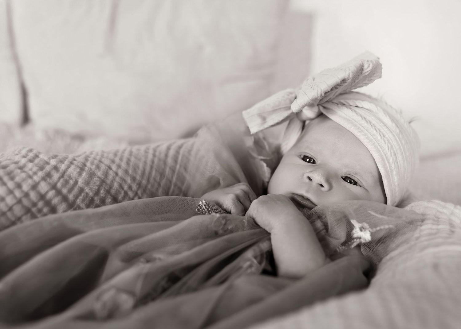 Lifestyle Newborn photoshoot in Central Illinois