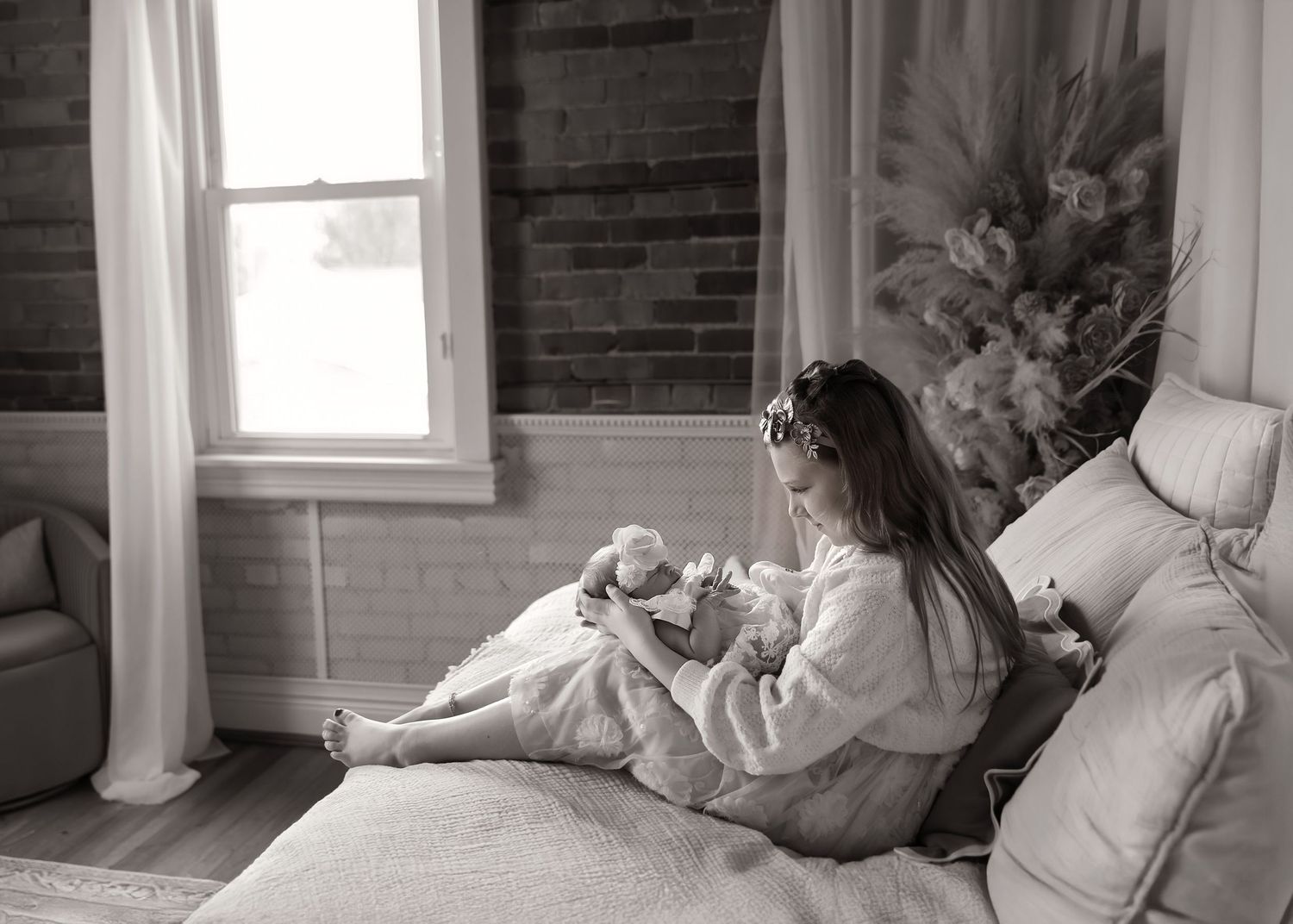 Lifestyle Newborn photoshoot in Central Illinois
