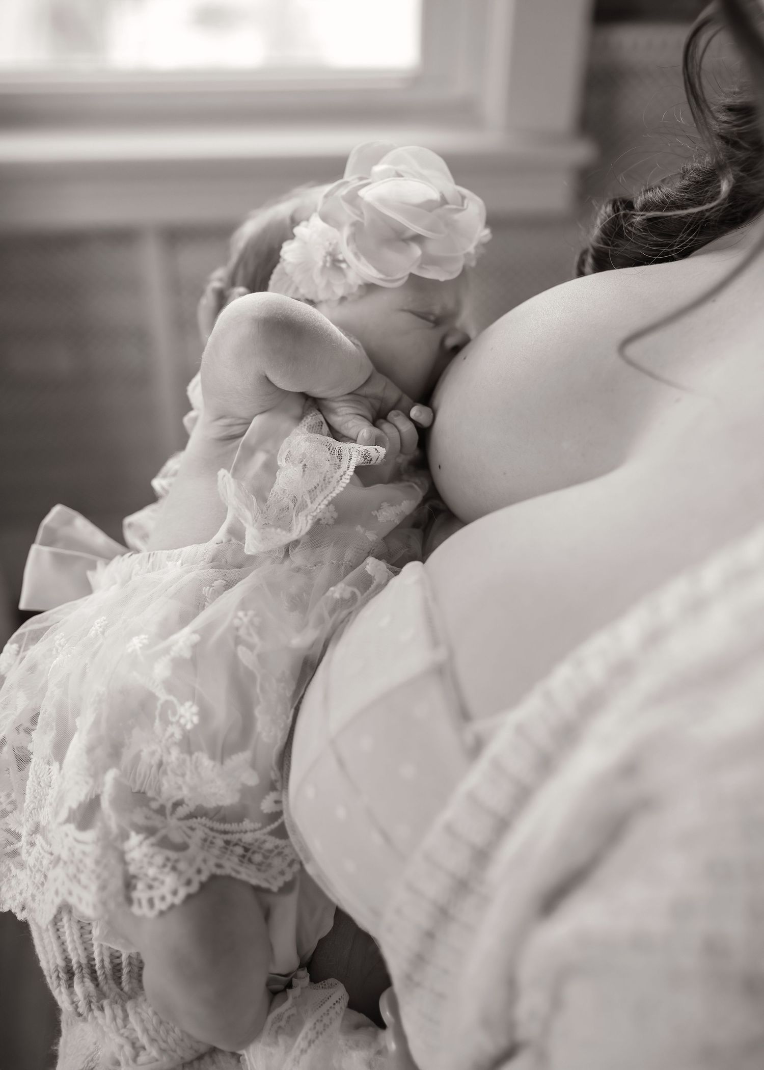 Lifestyle Newborn photoshoot in Central Illinois