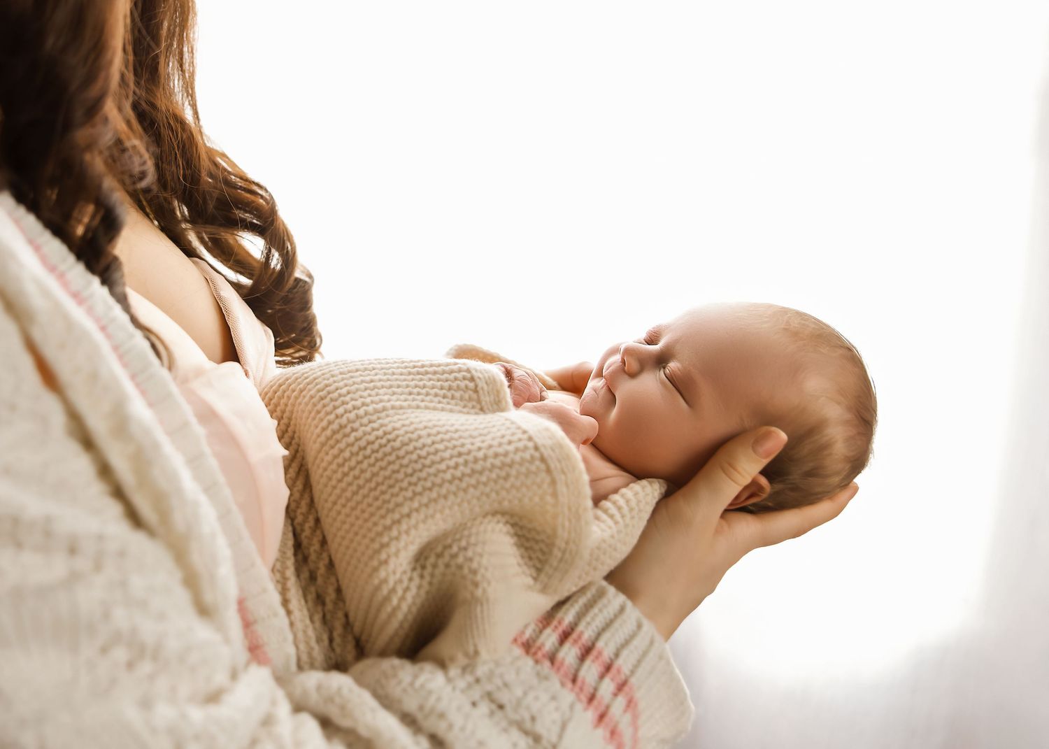 Lifestyle Newborn photoshoot in Central Illinois