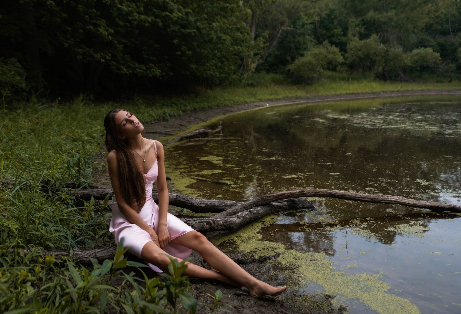 Portrait photoshoot at a creek in Kickapoo, IL