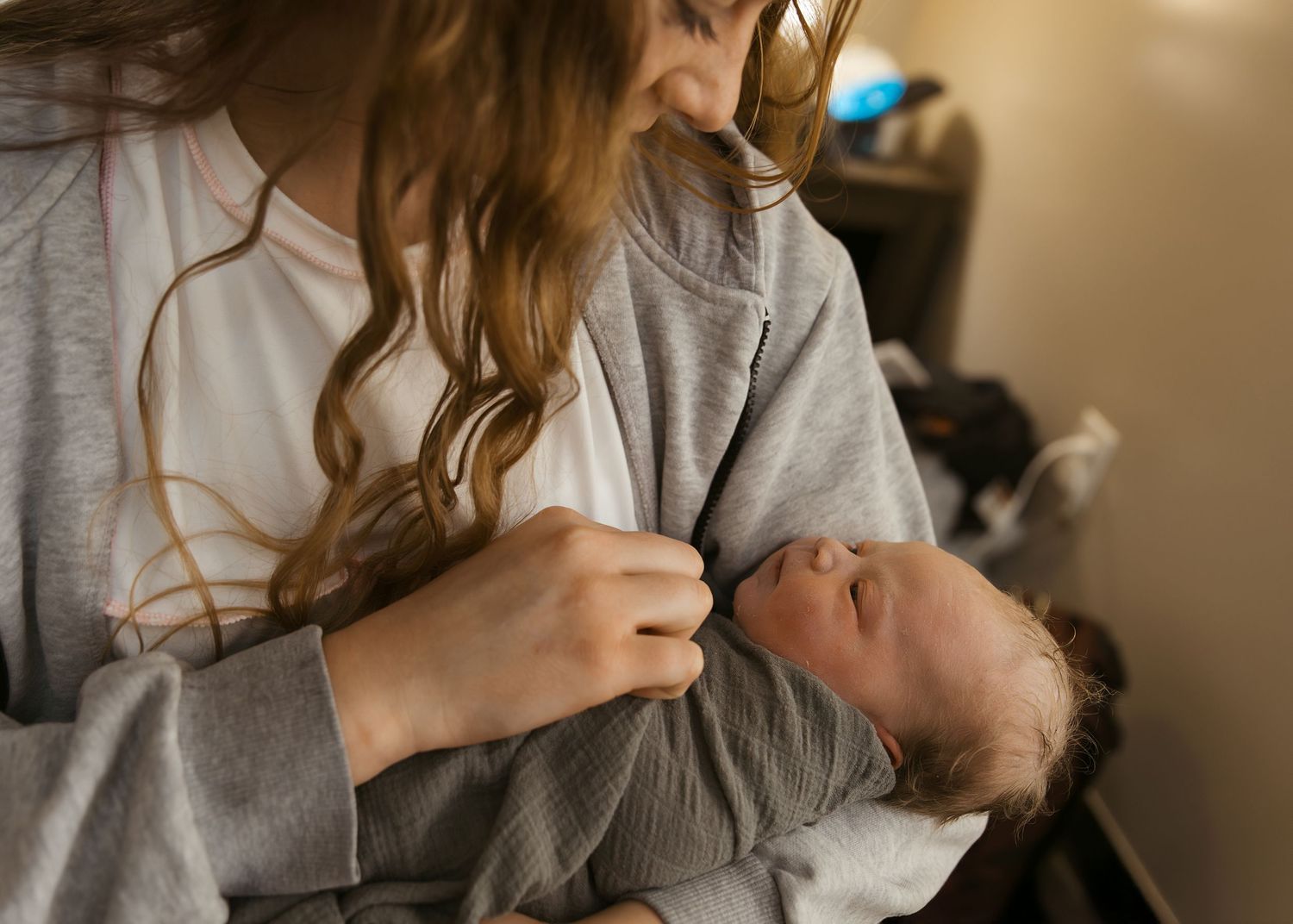 Birth Photography with auntie in Bloomington, IL