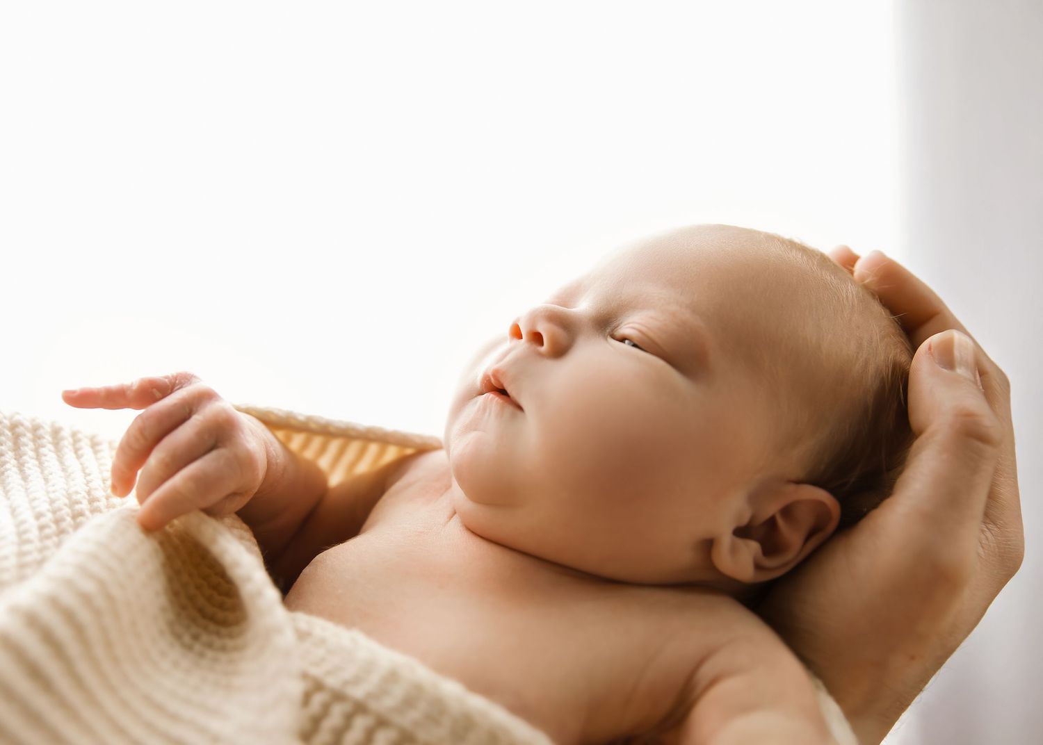 Lifestyle Newborn photoshoot in Central Illinois